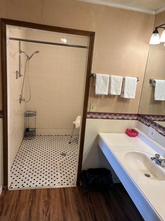 פרנץ' ליק Valley Inn And Suites מראה חיצוני תמונה