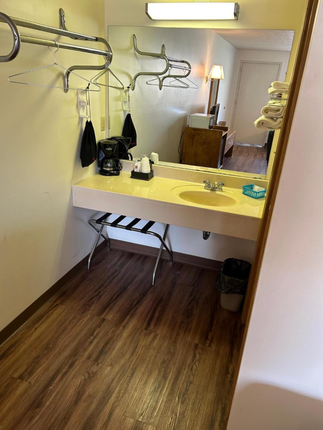 פרנץ' ליק Valley Inn And Suites מראה חיצוני תמונה