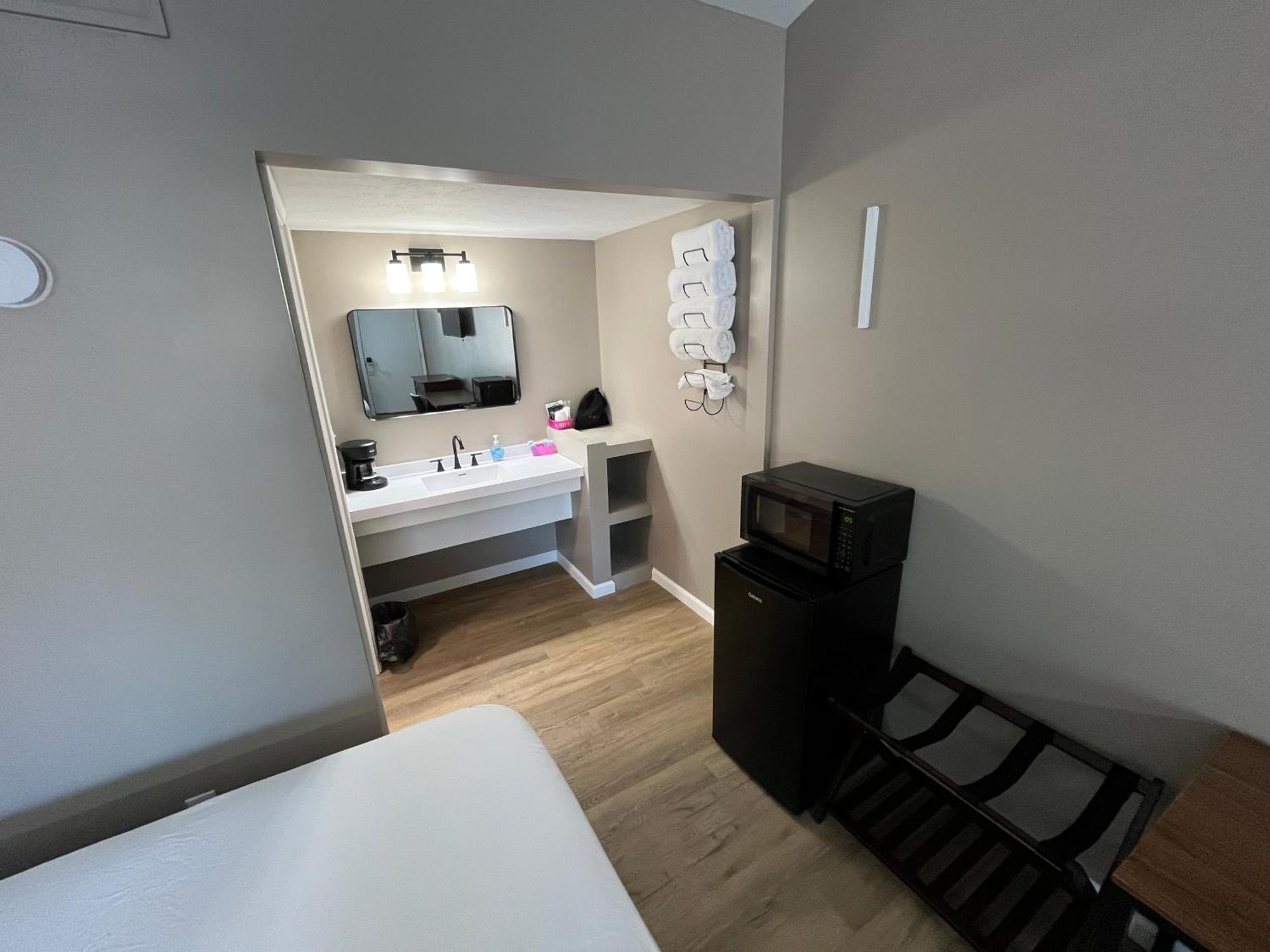 פרנץ' ליק Valley Inn And Suites מראה חיצוני תמונה