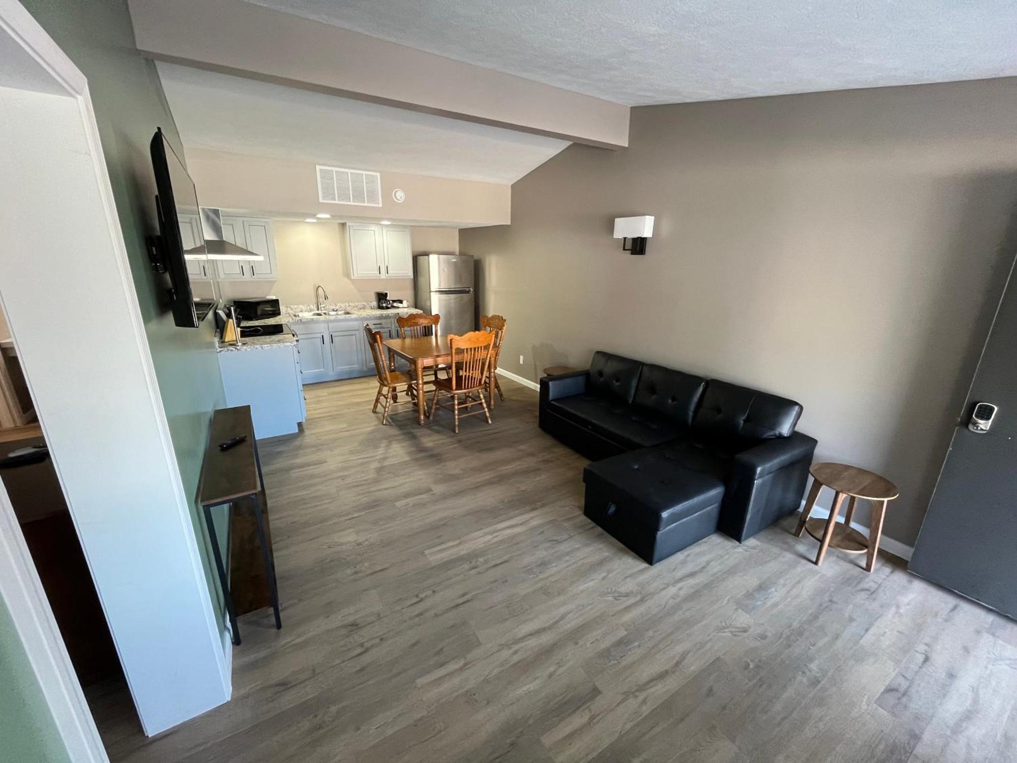 פרנץ' ליק Valley Inn And Suites מראה חיצוני תמונה
